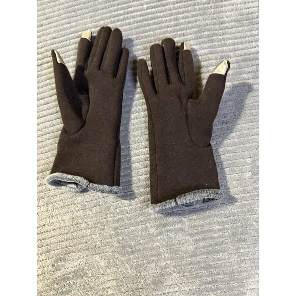 brown winter gloves feature a distinct grey faux fur trim